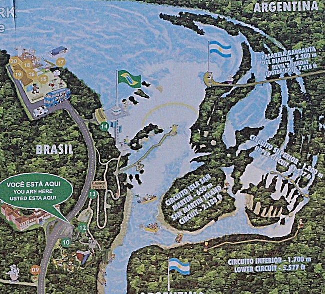 ⑬の遊歩道を歩きます。