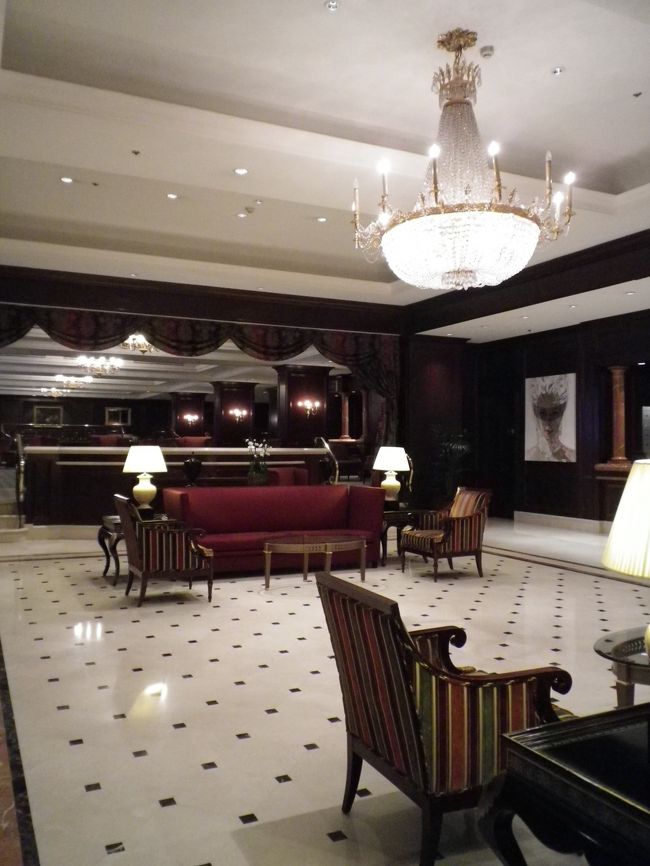 さっそく駐車場に車を止めてチェックイン！<br /><br />ブロックしていたお部屋のブロックを解除して、<br />いいお部屋に案内していただきました♪<br /><br />