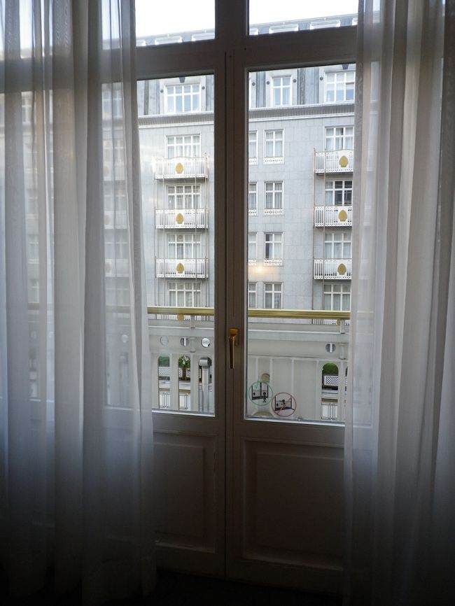 さてさて、<br />一応300キロ以上一気に運転したわけだし、<br />ちょこっとだけでも休みたい…という気持ちを抑え、<br /><br />店が閉まる前に夕食食べに行かなきゃ！<br />ということで、休む間もなくまた外へ…<br /><br />