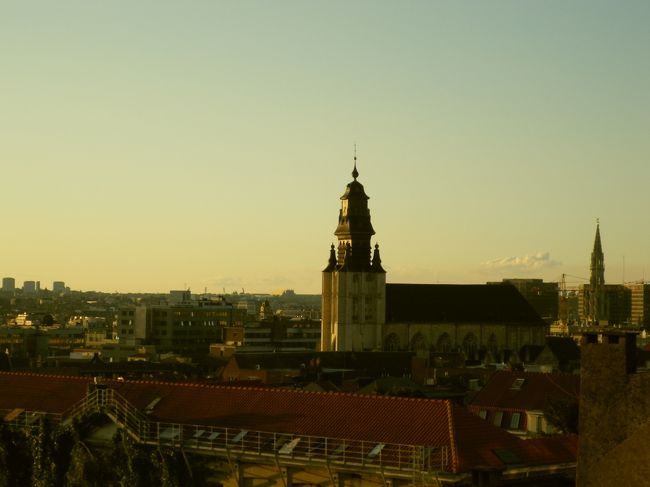 綺麗〜♪<br /><br />なんて見とれている時間はありません^^;<br />もう時刻は21時過ぎ。<br />早く食べに行かないとっ！！<br /><br />