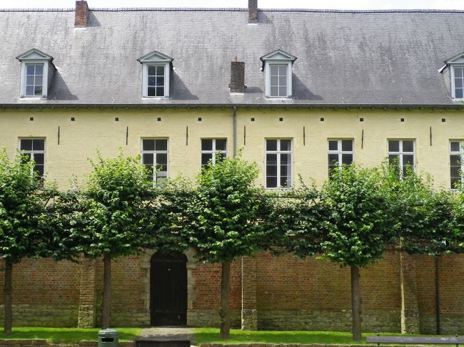 ベルギーの修道院のこういう景色が大好きな私♪