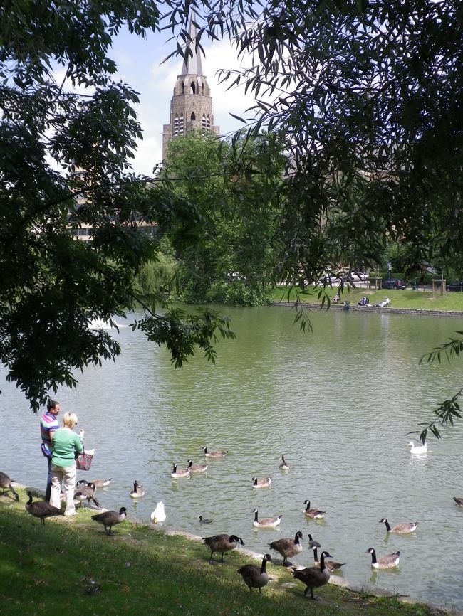 公園の端まで歩いたらまたルイーズ通りへ。