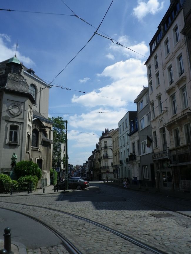 コーヒーを飲んで一休みしたらオルタ美術館へ。<br /><br />アールヌーボー見物です。