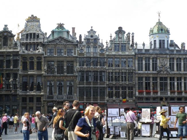 何をするわけでもないのに、<br />毎回ブリュッセルに来ると立ち寄るグランプラス。