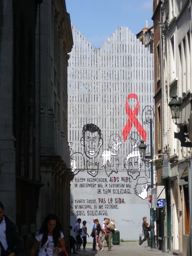 グランプラスに到着した時、<br />私：何か食べない？<br />旦那：今お腹すいてない…<br /><br />グランプラスを出る時、<br />旦那：何か食べて行こうか？<br />私：後でいい…<br /><br />と意見が合わずにグランプラスを出て、