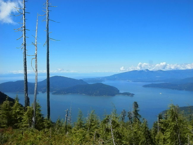 展望スポットからの景色です。<br /><br />遠くにかすかに見えるのは、バンクーバー島です。