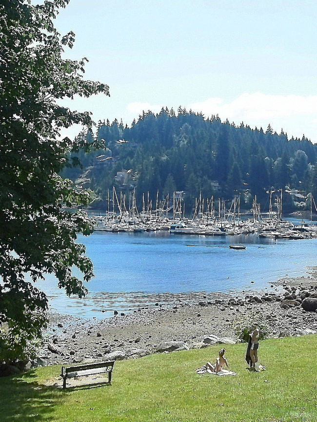 ディープコーブのヨットハーバーに下りてきました。<br /><br />日光浴に最適の場所ですね。