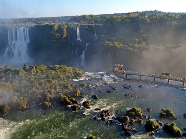 その３<br />さっき濡れながら歩いた遊歩道が・・