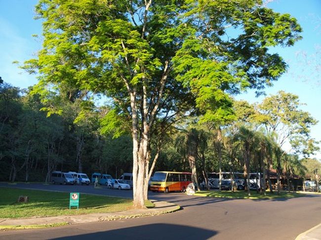 上流のバス停まできました。