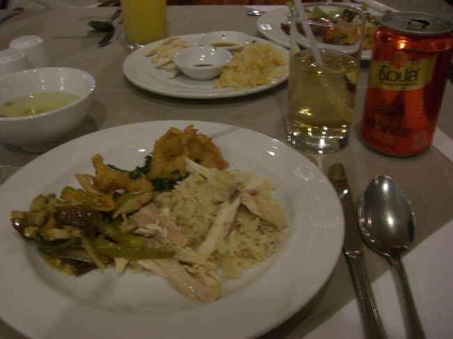 夕飯を食べに外にでかけたのですが、結局良いお店を見つけられず、ホテルでバイキングを食べました。<br />日本円で１５００円ぐらいだったかなぁ・・・<br /><br />高いな。味は美味しかったので、安全なところで食べれたと思えばＯＫかな。