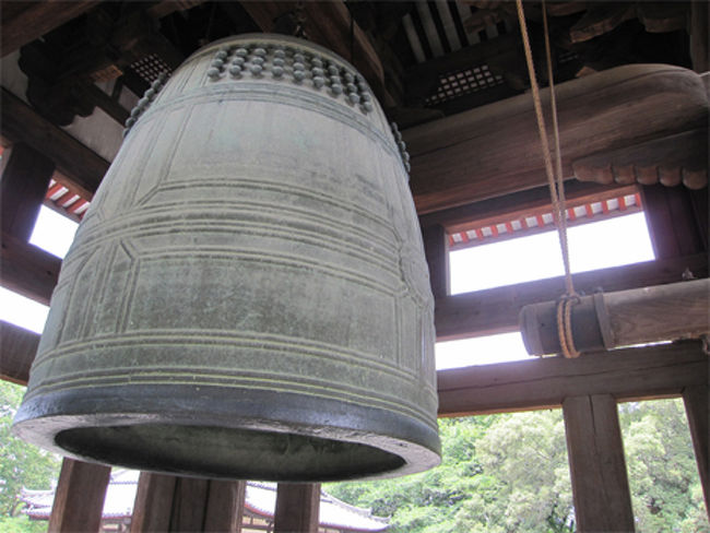 日本三名鐘の一つです。<br />三名鐘は「銘の神護寺」あるいは「勢の東大寺」、「姿（形）の平等院」、「音（声）の三井寺（園城寺）」です。<br /><br /><br />昨日の三井寺の鐘に続き、２つ目です。<br />せっかくなので、今度、機会を見て平等院へ行き、制覇したいものです。
