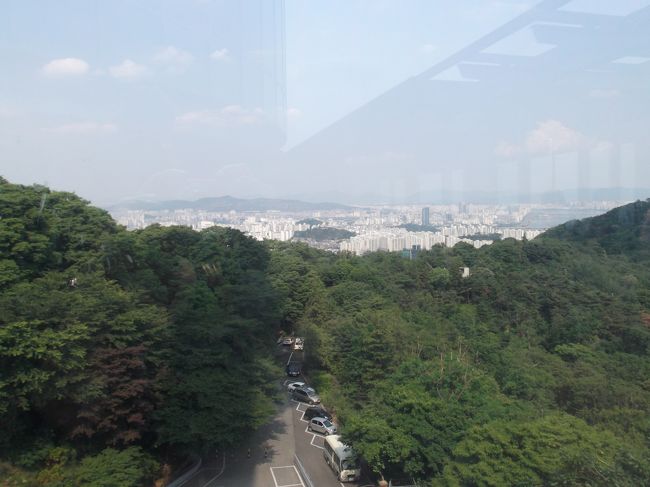 ソウルタワーにはのぼりませんでしたが、高台にある為眺めはこんな感じです。