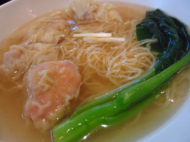 HはEセットのワンタン麺を。