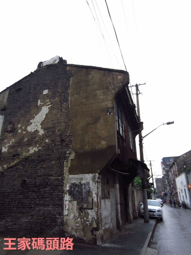 とりあえずまっすぐ行くことに。この通りは以前、中山南路側から歩いたことがあります。