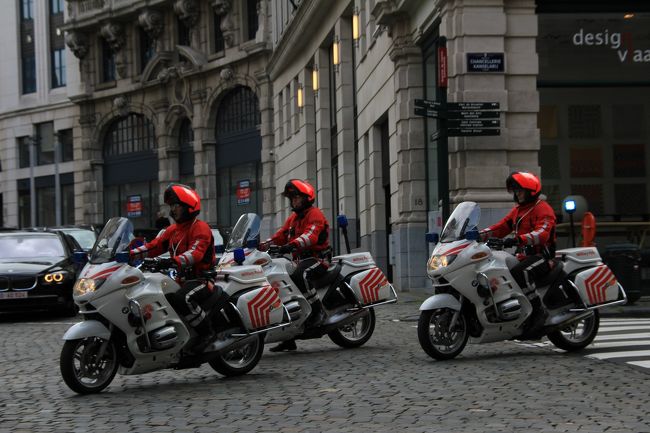 かっこいい白バイ隊