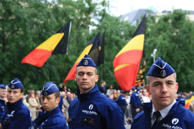 きりっとした表情を捉えましたが、ずっとこんな顔してる訳でなく、お隣とおしゃべりしたりもしています。