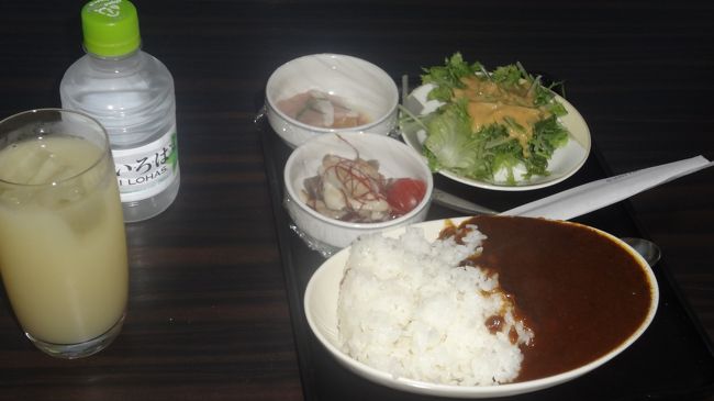 羽田ＪＡＬラウンジでの夕食<br /><br />みんな成田ラウンジ＞＞羽田ラウンジって言うけど<br />自分的には成田ラウンジ＜＜羽田ラウンジです