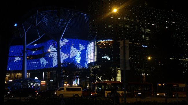 夜のイオンオーチャード<br /><br />ネオンがきれい