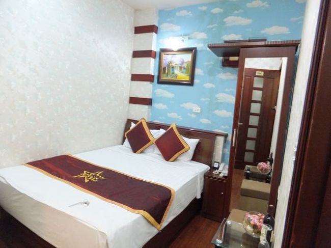 　どうにか一段落したので、部屋にて小休止<br /><br />　非常にコンパクトな部屋で、ゲストハウスといった感じ<br /><br />　朝食付きで１泊￥2,000程度なので、こんなもんかな？<br /><br />