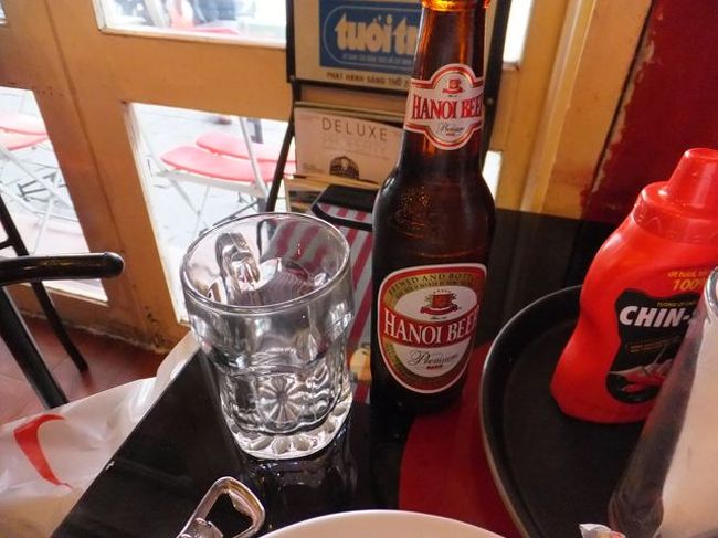 ｃａｆｅ　Ｂａｒｉｓｔａ　にて<br /><br />　まずはビール　ハノイビール（22,000ドン）<br />