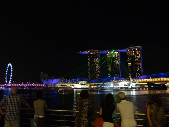 日本は節電で苦しんでるのに・・・<br /><br />レーザー光線なんか出しよって<br /><br />でも綺麗だった(^^ゞ<br />