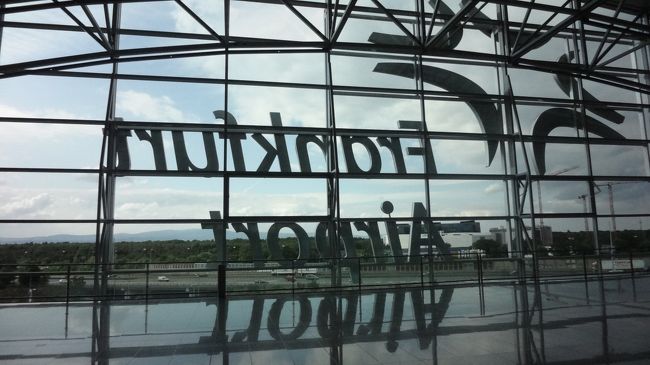フランクフルト空港到着１