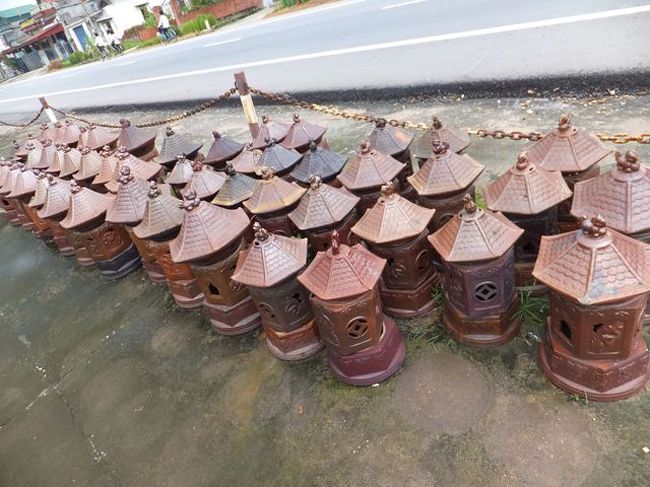 お土産屋さん前の路上で見かけたもの。