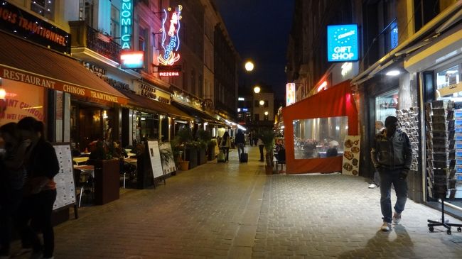 ブリュッセル散歩３<br /><br />レストラン通り