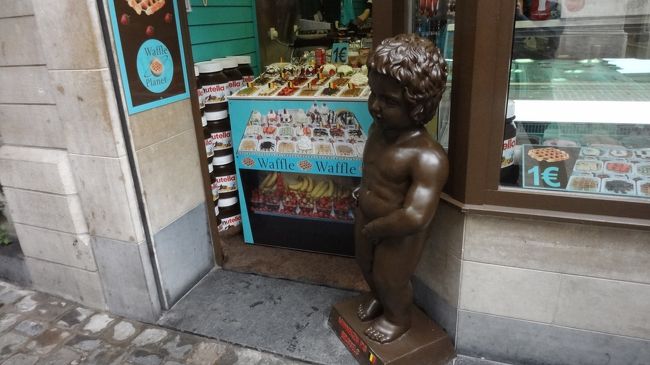 なぜかワッフルと小便小僧