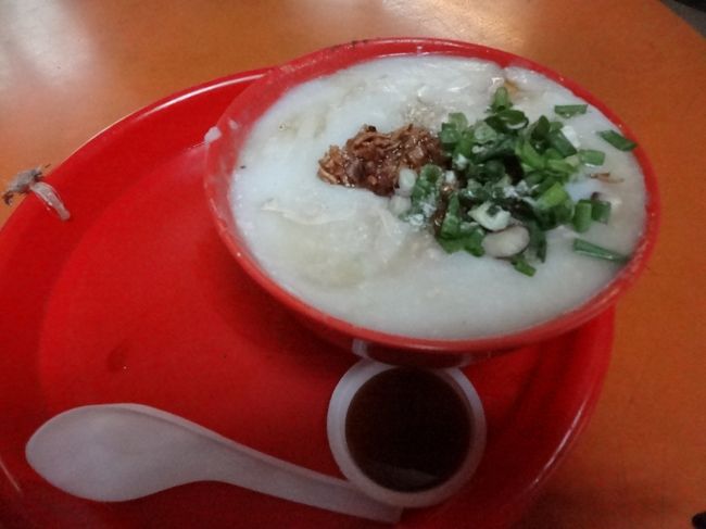 マックスウェルフードコート<br /><br />魚粥　3.5ドル