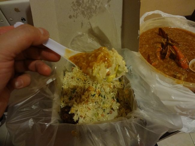 ノーサインボード<br /><br />フライドライス　8ドル<br /><br />これよりうまいチャーハン食べたことない。<br />ナシゴレン、カオパット含めてここが?1<br />