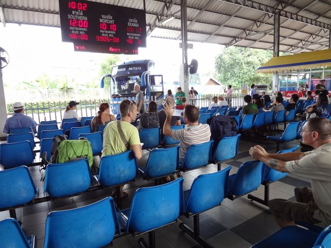 エマカイのバスターミナル２<br /><br />パタヤ行こうとしたけどヤメタ（笑）<br />