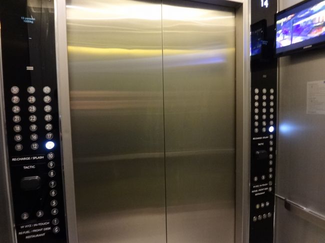 ホテルのエレベータ<br /><br />豪華でビビッタ^^