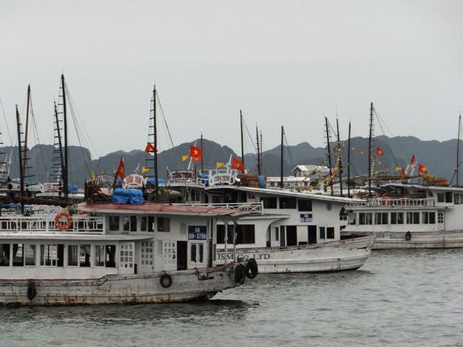 散策<br /><br />　観光船の様ですが、一隻も動いていません<br /><br />　平日はこんなもんかな？と勝手に解釈（悪い癖です）<br />