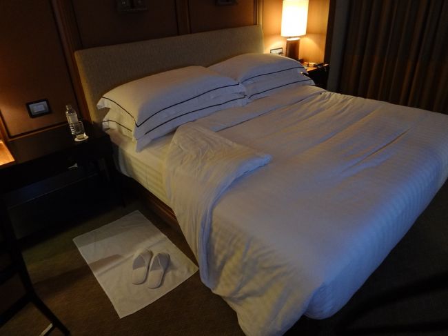 ターンダウン後のベッド