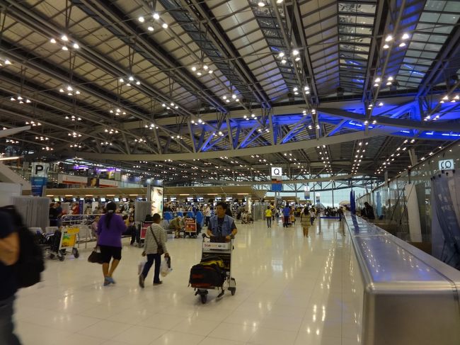 スワンナプーム空港<br /><br />このブル〜な感じがすき♪