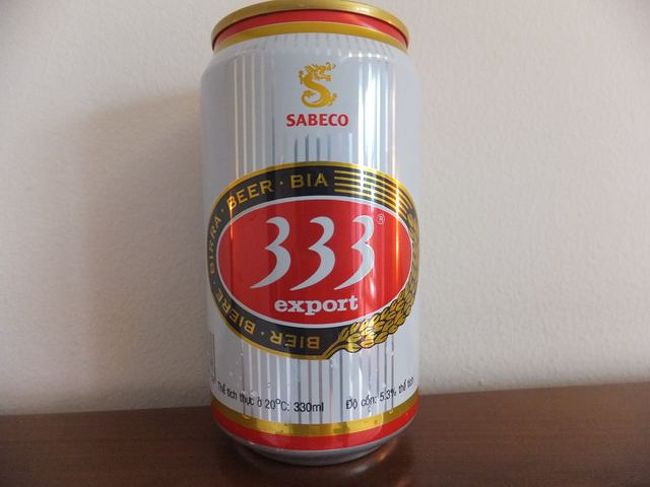 シャワー後に部屋にTEL<br /><br />　ガイドからでした<br /><br />　相変わらずの早口の聞き取りづらい発音です。<br />　聞き取れた内容は、明日AM10：00にホテルをチェックアウトして<br />そのままレセプションで待つようにとの事<br />　ハノイへはPM9:00頃になるが、良いか？と言ってるようです。<br /><br />　私は納得いかないので、<br />　「本日のハロン湾クルーズになぜ行かないのか？」<br />　「明日のハノイへ戻るピックアップはPM12:00の約束だ！」<br />　「ちゃんと予約票に書いてあったでしょ！」と<br /><br />　なんちゃって英単語を並べて必死に説明しました。<br /><br />　明日はハノイの町を散策してお土産を買う予定にしているので、<br />PM9:00ハノイ着では一日つぶれてしまう。<br /><br />　ガイドは「トゥマロウ　アーユービジー？」との質問、<br />それと帰りの飛行機の時間を訪ねてくる。<br /><br />　一通り説明したつもりですが、最後にAM10:00のピックアップの再確認をして、電話を切りました。<br />