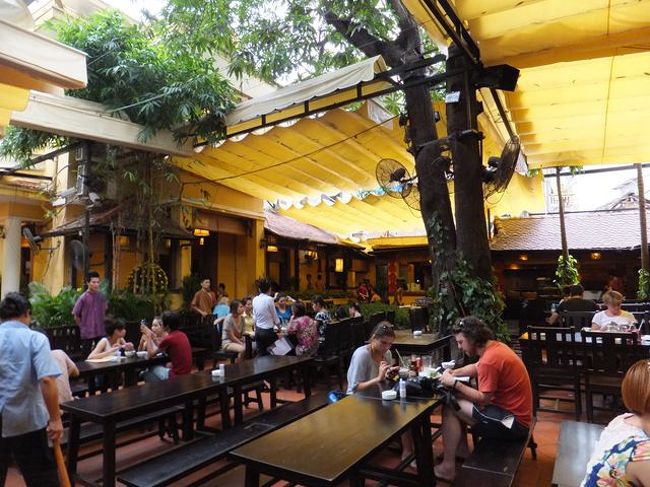 クアンアンゴン<br /><br />この店は欧米人も多く、店員さんも英語が達者です<br />