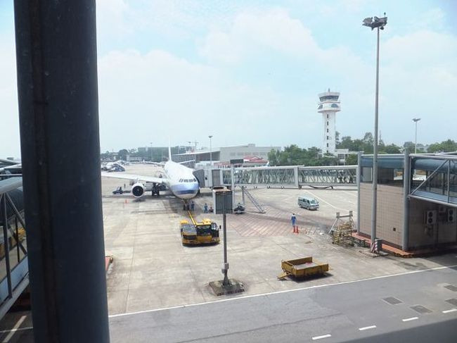 ベトナム　ノイバイ空港から台湾　桃園空港で乗り継ぎ<br />（帰りは乗り継ぎ時間１時間程度です）<br /><br />　ほぼ定刻で成田に着きました。<br /><br />　写真は、帰りの桃園空港です<br /><br />　自分の勉強不足を痛感させられる旅でした。
