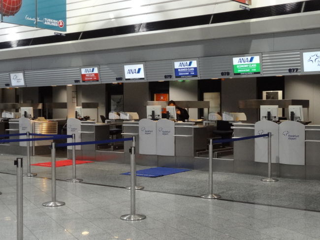 フランクフルト空港ＡＮＡカウンタ<br /><br />敵情視察(^^ゞ