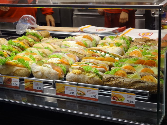 駅に売ってるパン<br /><br />まぢでうまい(^^)v<br />