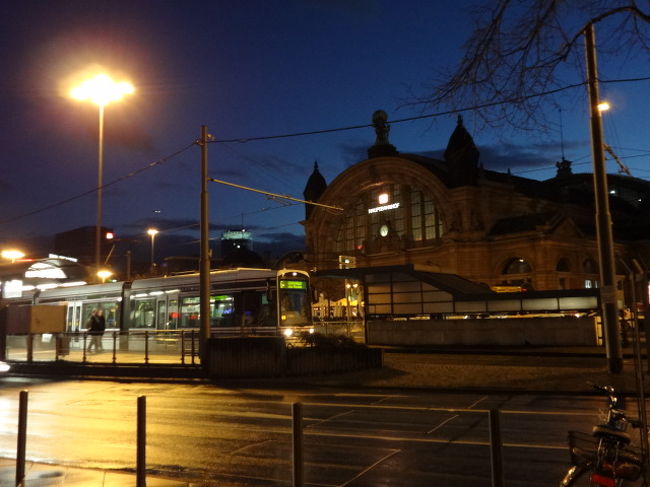 フランクフルト駅前<br /><br />