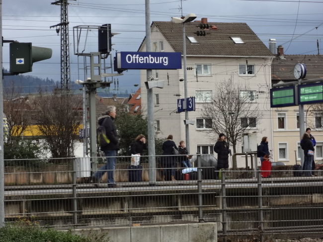乗り継ぎ駅は<br /><br />オッフェンブルグでした。<br /><br />ドイツ側からきた場合ね