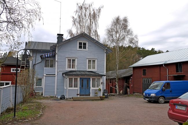 かわいい家と倉庫．本来はお土産屋かもしれない