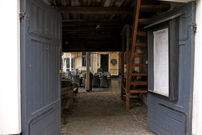 この家の先レストランになっているらしい