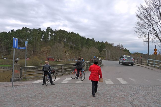 1713　橋のたもとに