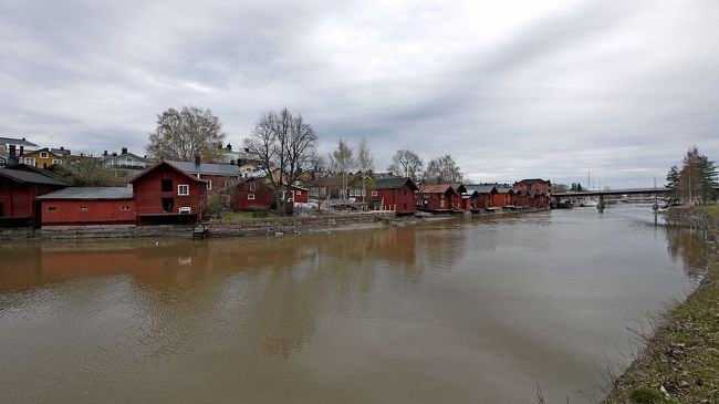 川向う，駐車場からの風景