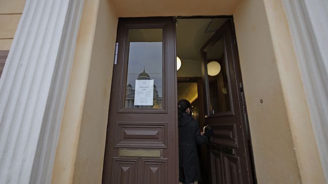 目立たない入口