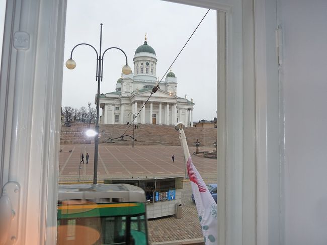 窓から大聖堂が見える