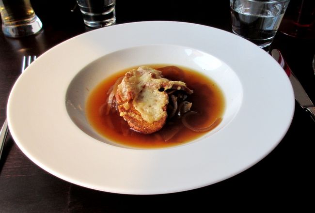 このオニオンスープ　おいしかったが9.3ユーロ